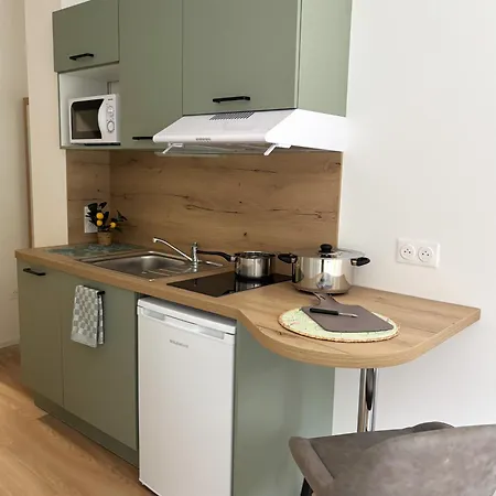 Neoresid Kampus Agora 아파트 몽트생아이그난